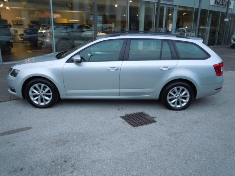 SKODA OCTAVIA 1.6 TDI AMBITION SW Immagine 1