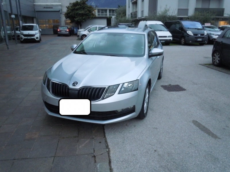 SKODA OCTAVIA 1.6 TDI AMBITION SW Immagine 3