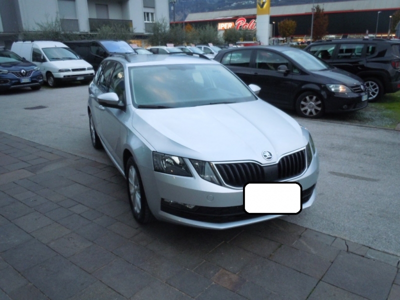 SKODA OCTAVIA 1.6 TDI AMBITION SW Immagine 4