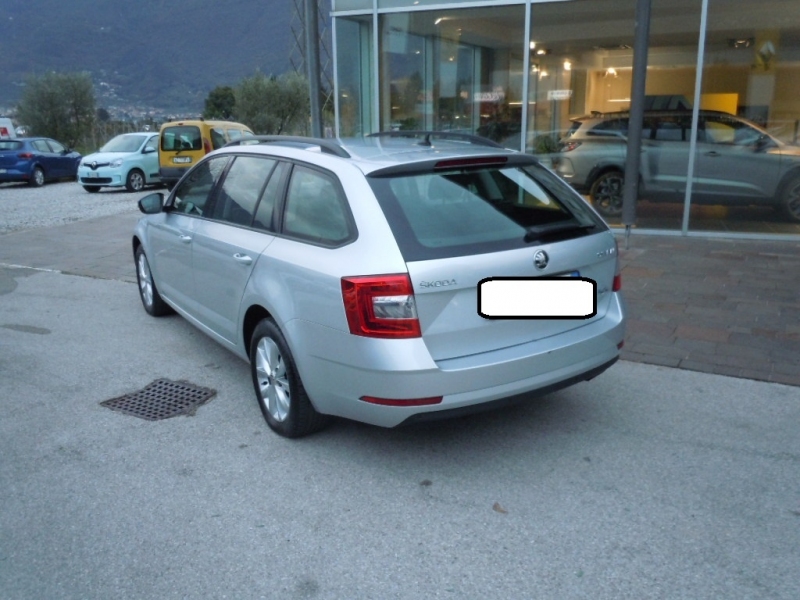 SKODA OCTAVIA 1.6 TDI AMBITION SW Immagine 9