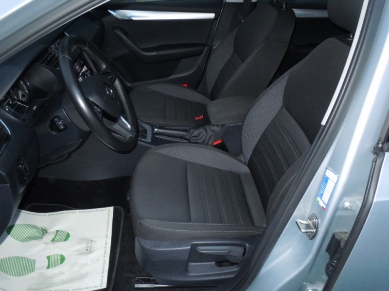 SKODA OCTAVIA 1.6 TDI AMBITION SW Immagine 14