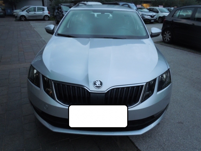 SKODA OCTAVIA 1.6 TDI AMBITION SW Immagine 17