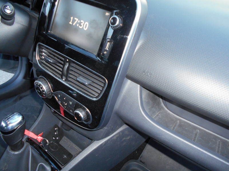 RENAULT CLIO SPORTER TCE 1.0 75 CV Immagine 19