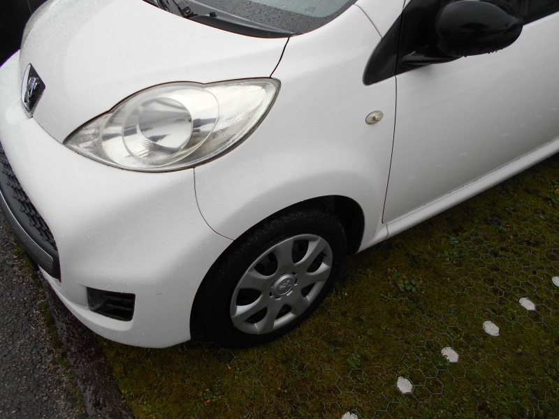 PEUGEOT 107 1.0 DESIR Immagine 4