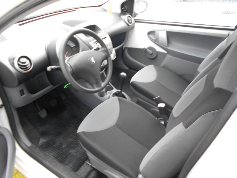 PEUGEOT 107 1.0 DESIR Immagine 5