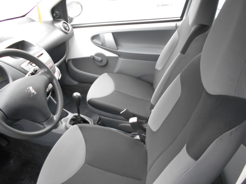 PEUGEOT 107 1.0 DESIR Immagine 6
