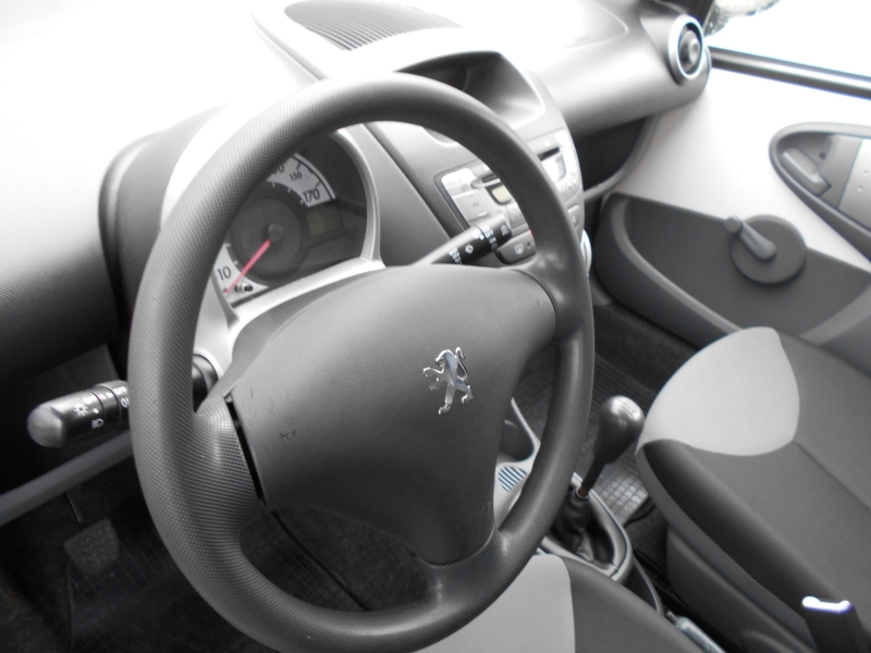 PEUGEOT 107 1.0 DESIR Immagine 7