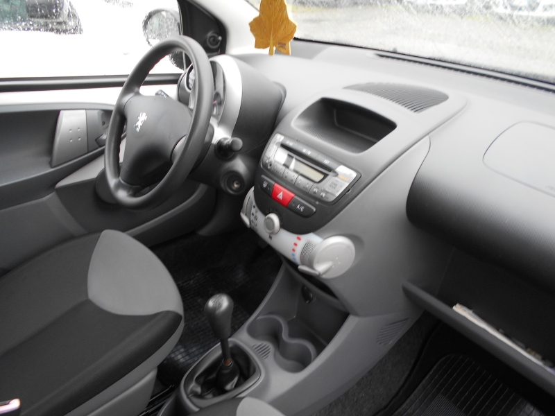 PEUGEOT 107 1.0 DESIR Immagine 8