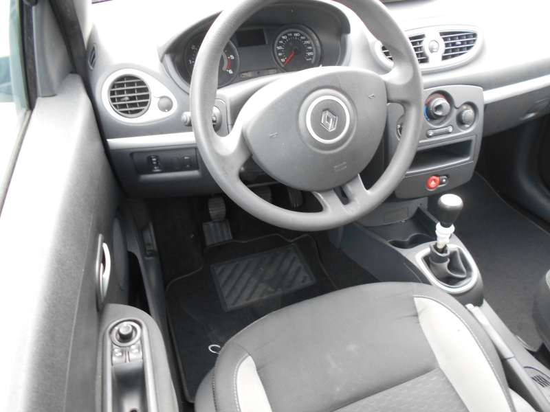 RENAULT CLIO SPORTOUR 1.2 75 CV Immagine 9