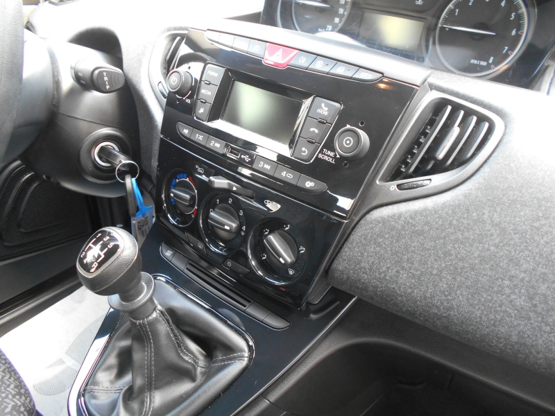 LANCIA YPSILON 1.2 Immagine 13