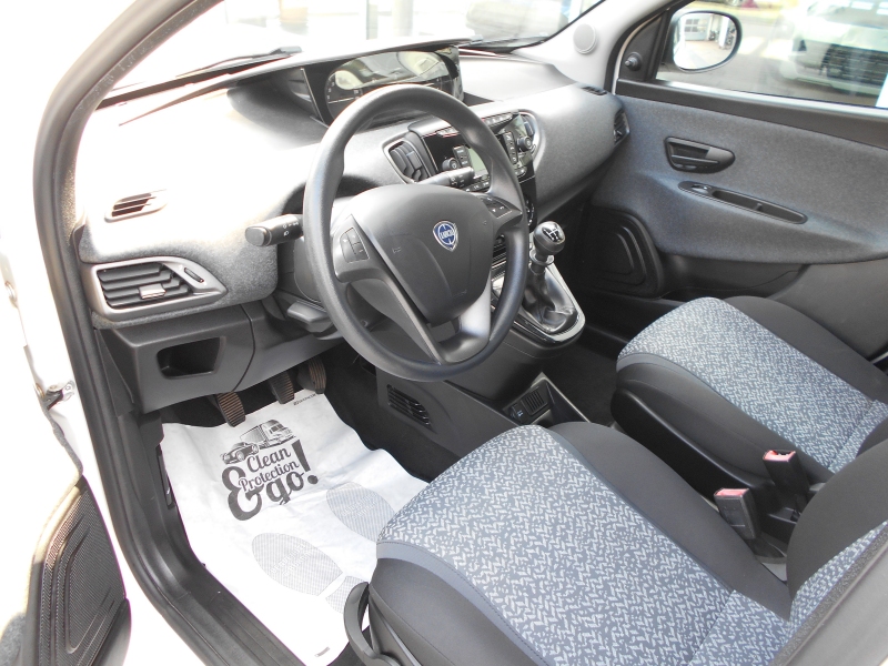 LANCIA YPSILON 1.2 Immagine 15