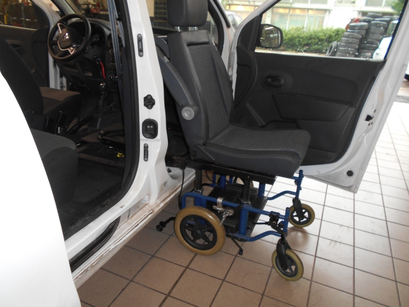 Dacia Dokker 1.5 dci 95 cv &quot; TRASPORTO PERSONE CON DISABILIT ... Immagine 2