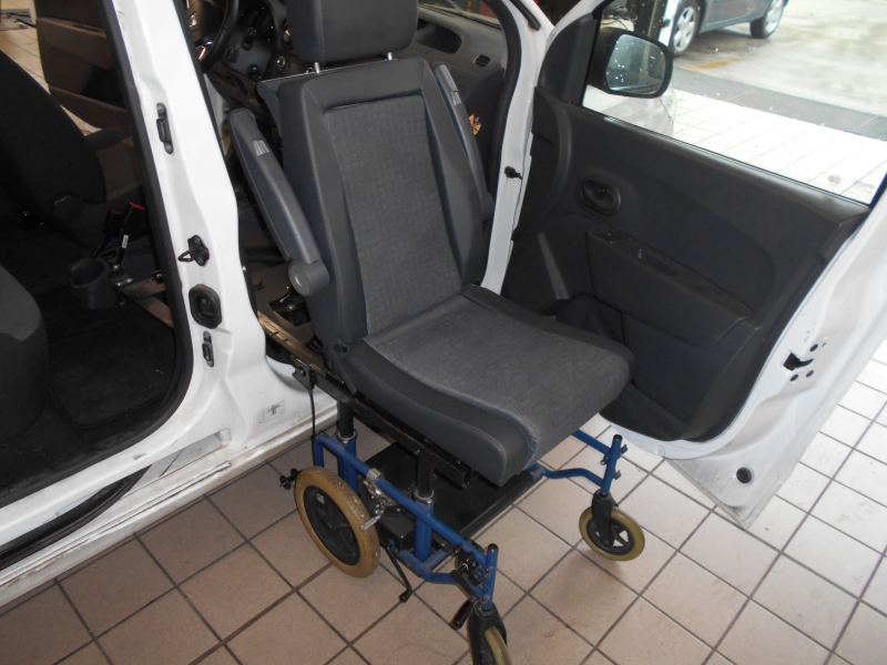 Dacia Dokker 1.5 dci 95 cv &quot; TRASPORTO PERSONE CON DISABILIT ... Immagine 5