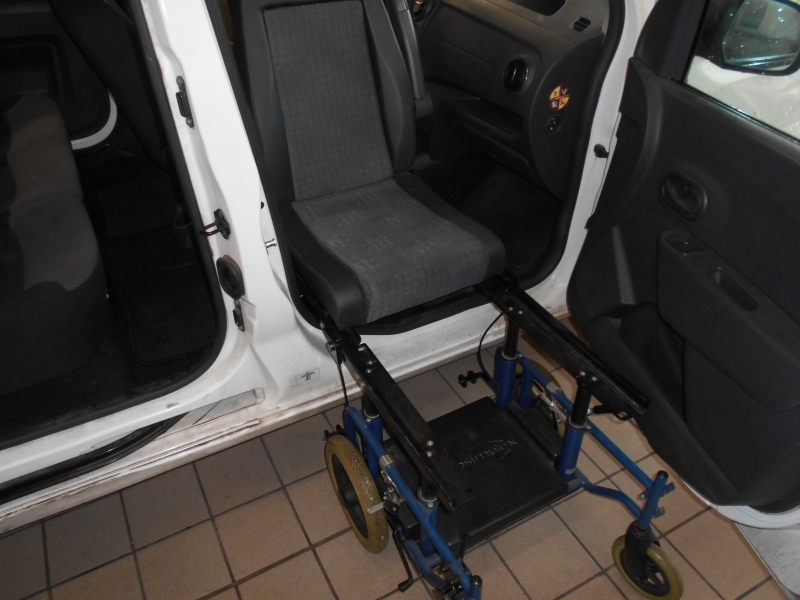 Dacia Dokker 1.5 dci 95 cv &quot; TRASPORTO PERSONE CON DISABILIT ... Immagine 7
