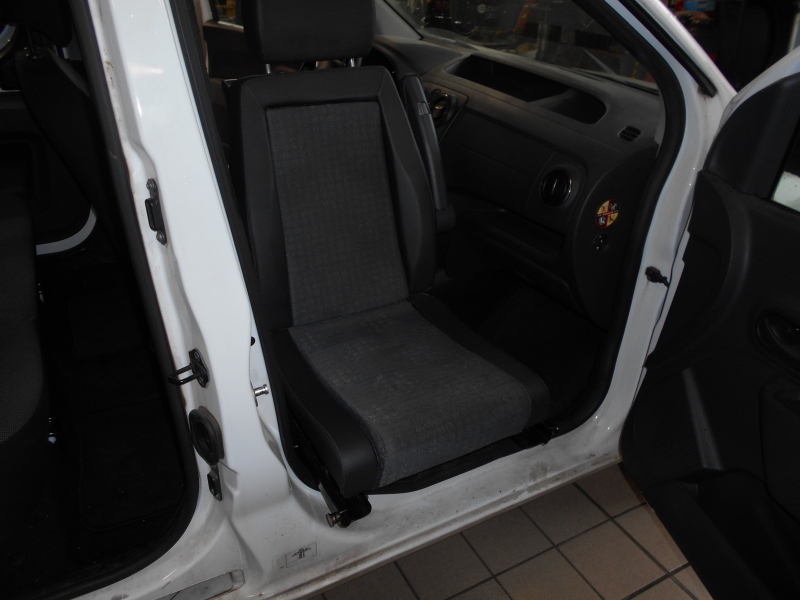 Dacia Dokker 1.5 dci 95 cv &quot; TRASPORTO PERSONE CON DISABILIT ... Immagine 8