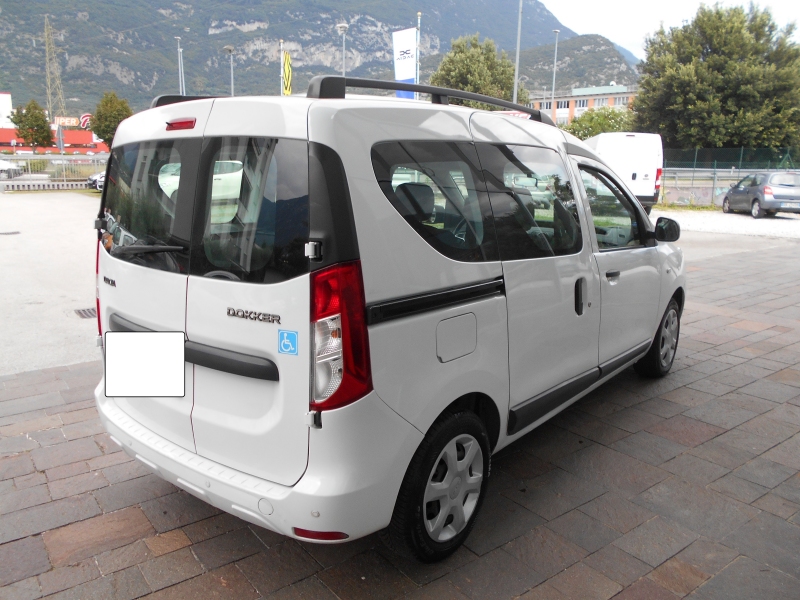 Dacia Dokker 1.5 dci 95 cv &quot; TRASPORTO PERSONE CON DISABILIT ... Immagine 15