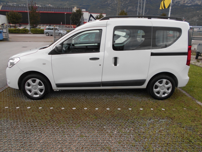 Dacia Dokker 1.5 dci 95 cv &quot; TRASPORTO PERSONE CON DISABILIT ... Immagine 29