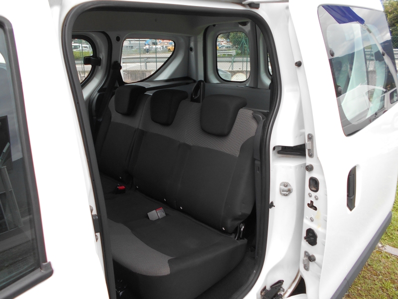 Dacia Dokker 1.5 dci 95 cv &quot; TRASPORTO PERSONE CON DISABILIT ... Immagine 36