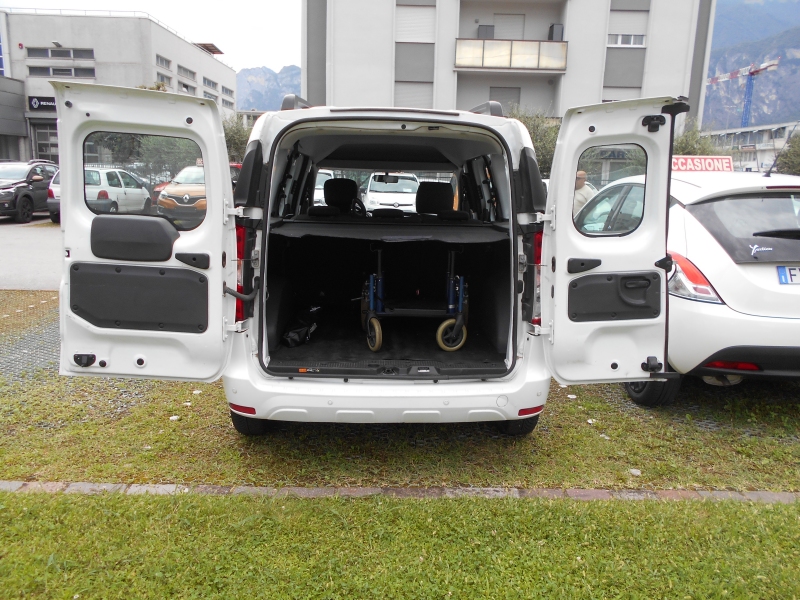 Dacia Dokker 1.5 dci 95 cv &quot; TRASPORTO PERSONE CON DISABILIT ... Immagine 40