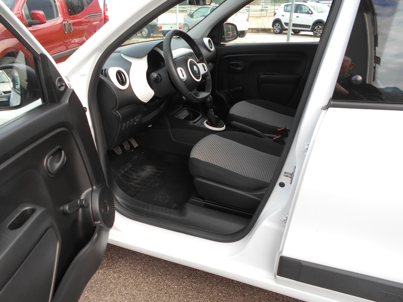 RENAULT TWINGO 1.0 SCE LIFE Immagine 12