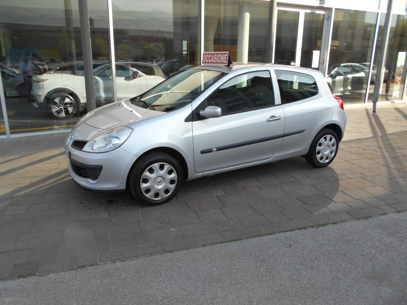 RENAULT CLIO 1.2 3P Immagine 1