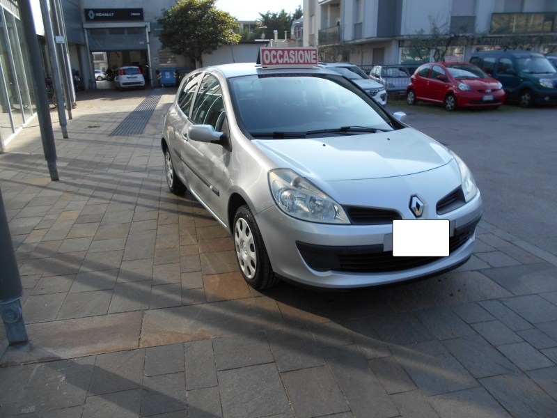RENAULT CLIO 1.2 3P Immagine 2