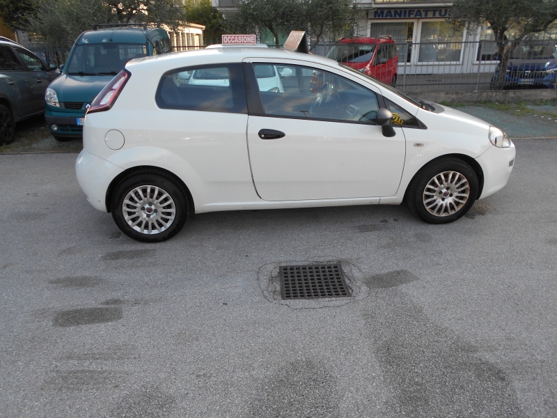 FIAT GRANDE PUNTO 1.3 MJT 75 CV 3 PORTE Immagine 5