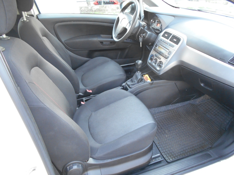FIAT GRANDE PUNTO 1.3 MJT 75 CV 3 PORTE Immagine 8