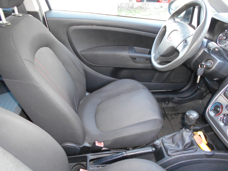 FIAT GRANDE PUNTO 1.3 MJT 75 CV 3 PORTE Immagine 12