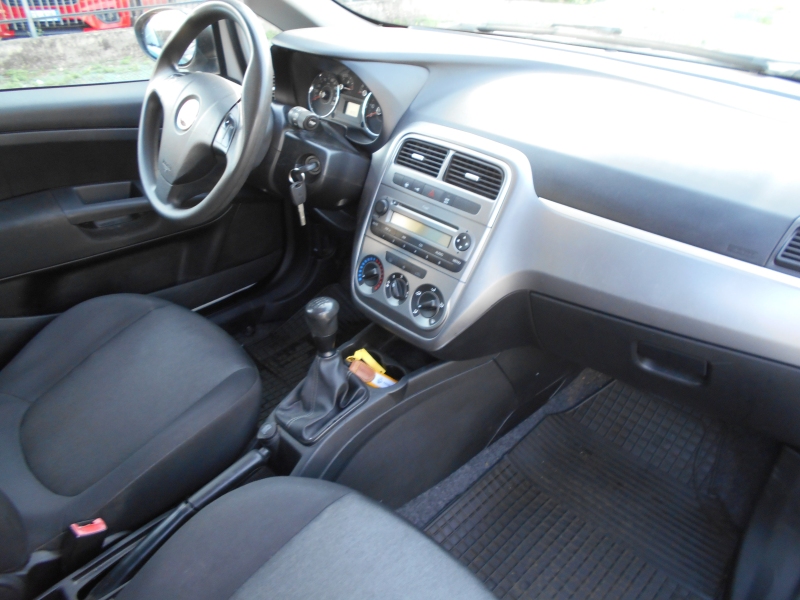 FIAT GRANDE PUNTO 1.3 MJT 75 CV 3 PORTE Immagine 14