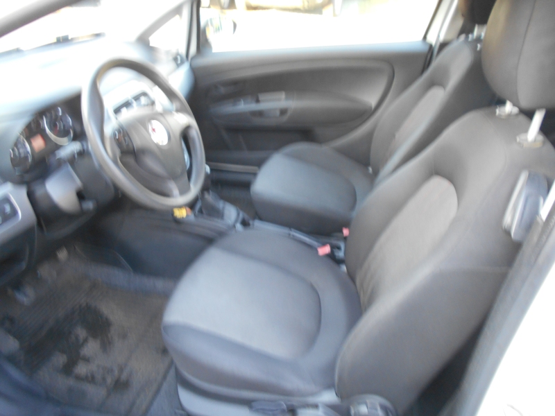FIAT GRANDE PUNTO 1.3 MJT 75 CV 3 PORTE Immagine 15