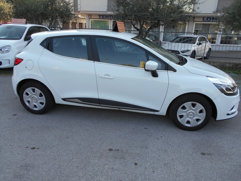 RENAULT CLIO 1.2 16V 75 CV ZEN Immagine 6